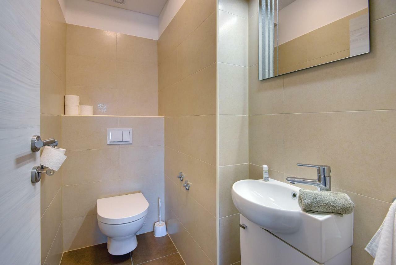 Villa Andrija Family Dream With Heated Pool At The Sea With Beautiful Garden, Outside Cinema And Kids Playground Fažana Exterior foto